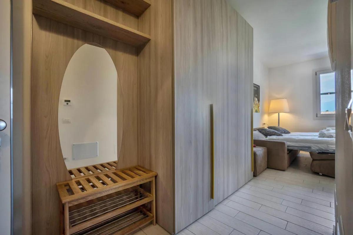 Madeleine Apartment Тосколано Мадерно Екстериор снимка