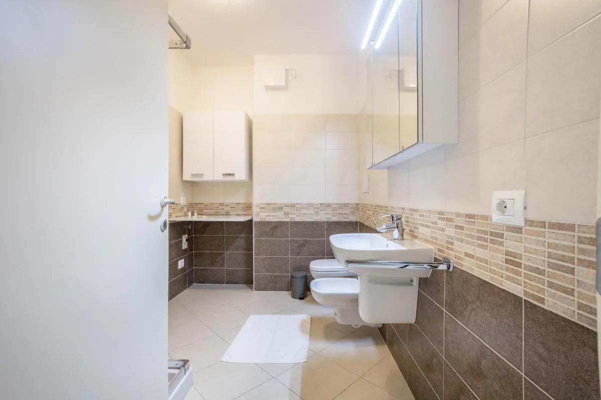 Madeleine Apartment Тосколано Мадерно Екстериор снимка